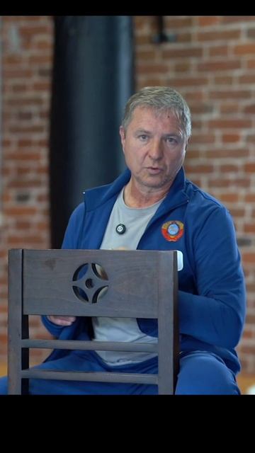 Сжатый кулак + расслабленное плечо: секрет жёсткой хлёсткости от Панчера 🥊 #панчерЧарного #бокс #мм