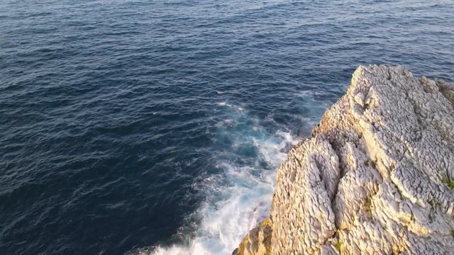 Вид на морские волны