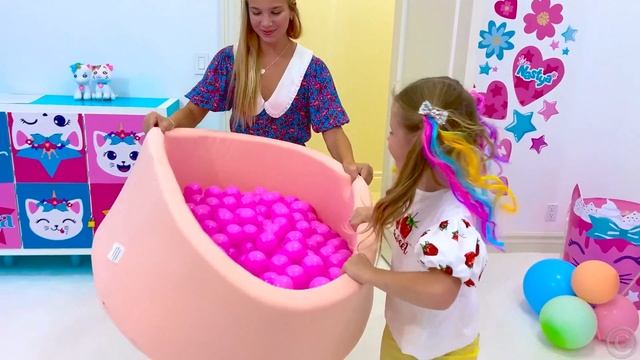 Настя и Мэгги учатся быть хорошими няньками