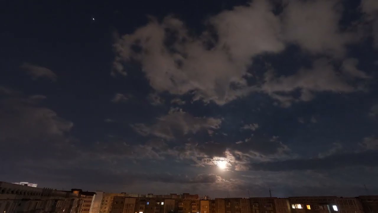 2160p 4K. ПОЛНОЛУНИЕ. Луна играет в прятки с облаками. TimeLapse RelaxVideo GoProHERO10