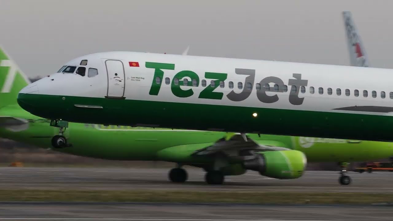 Редкий борт McDonnell Douglas MD-83 в Домодедово.