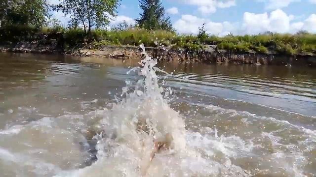 Звук бульканья ног в речной воде!
