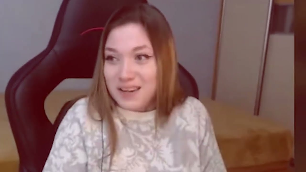 Стримерша горит из-за мата
