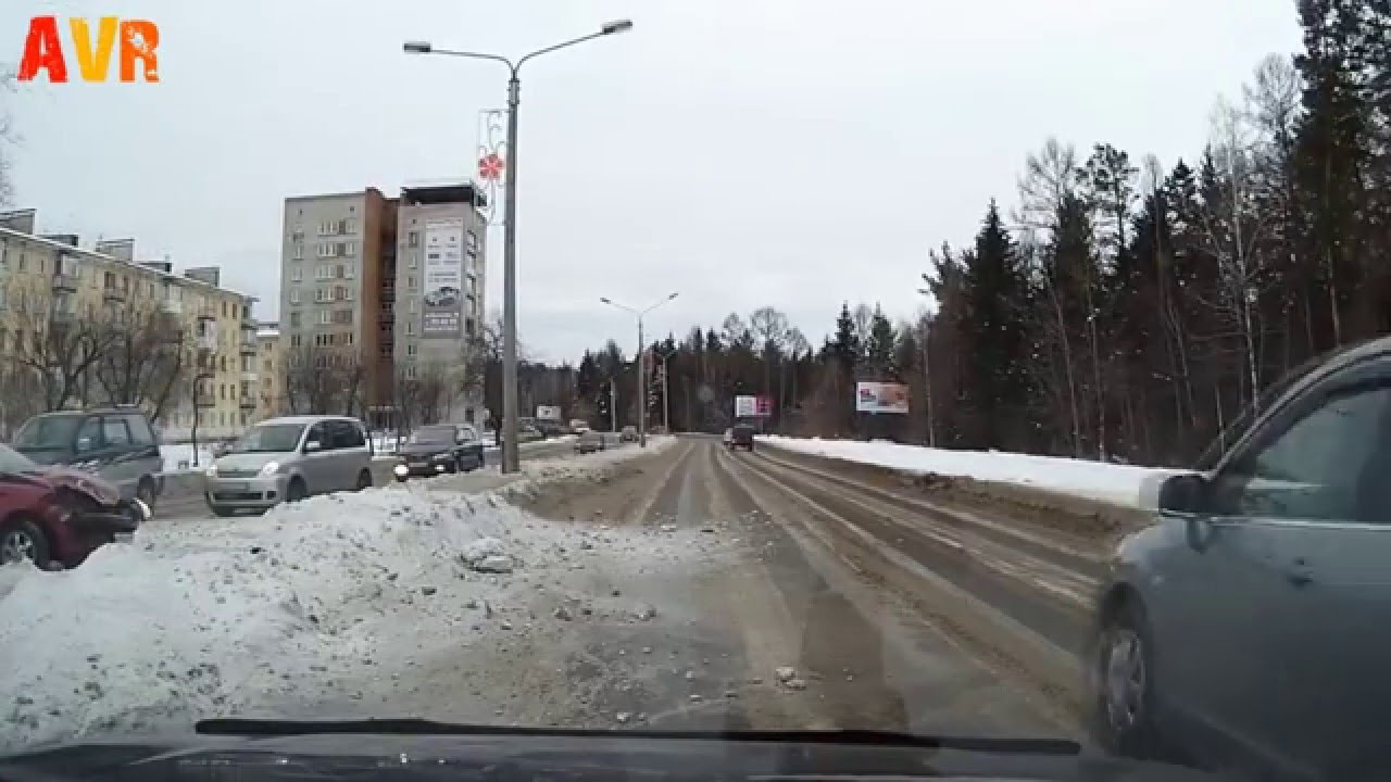 Лобовое с прыжком через сугроб.
