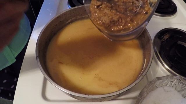 Грибной соус из шампиньонов со сметаной для мяса