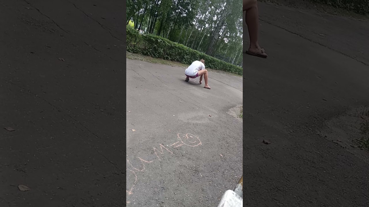моя любимая девушка Анюта делала для меня сюрприз писала мелом