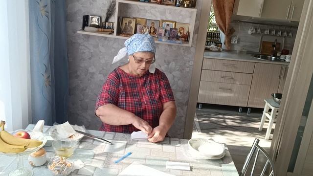 29.09.26. У мужа дела в палисаднике а у меня - дома...