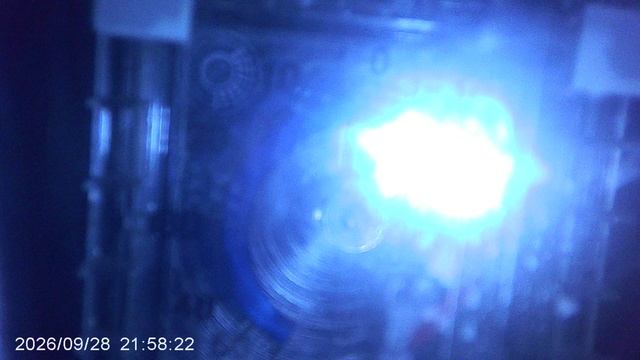 Вечерняя попытка посмотреть температуру на заоконном термометре около 10 градусов