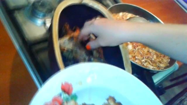 Кролик в сметанном соусе с луком простой и вкусный рецепт