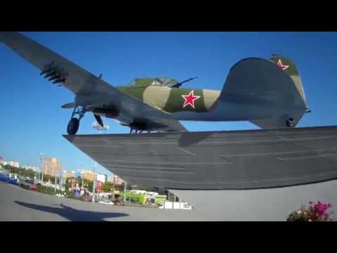 Вид снизу: Памятник Ил-2