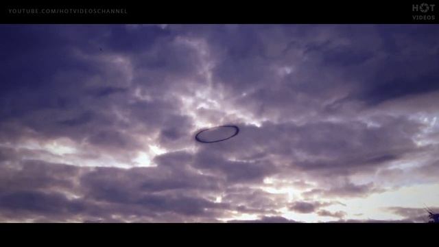 Черный круг в небе  Weird circle over my house...  HOT VIDEOS  Смотреть видео HD 