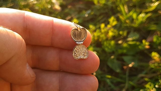 Золотой кулон с секретом