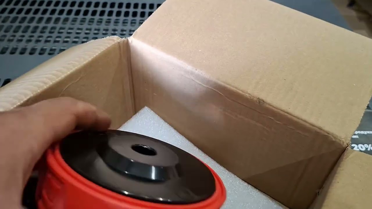 Распаковка и установка сабвуфера DL Audio Barracuda 8 Flat на Huyndai ix35 в штатное место.