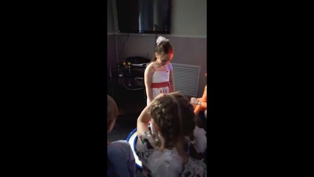 Девчатки Лазарятки празднуют 7-й День Рождения.