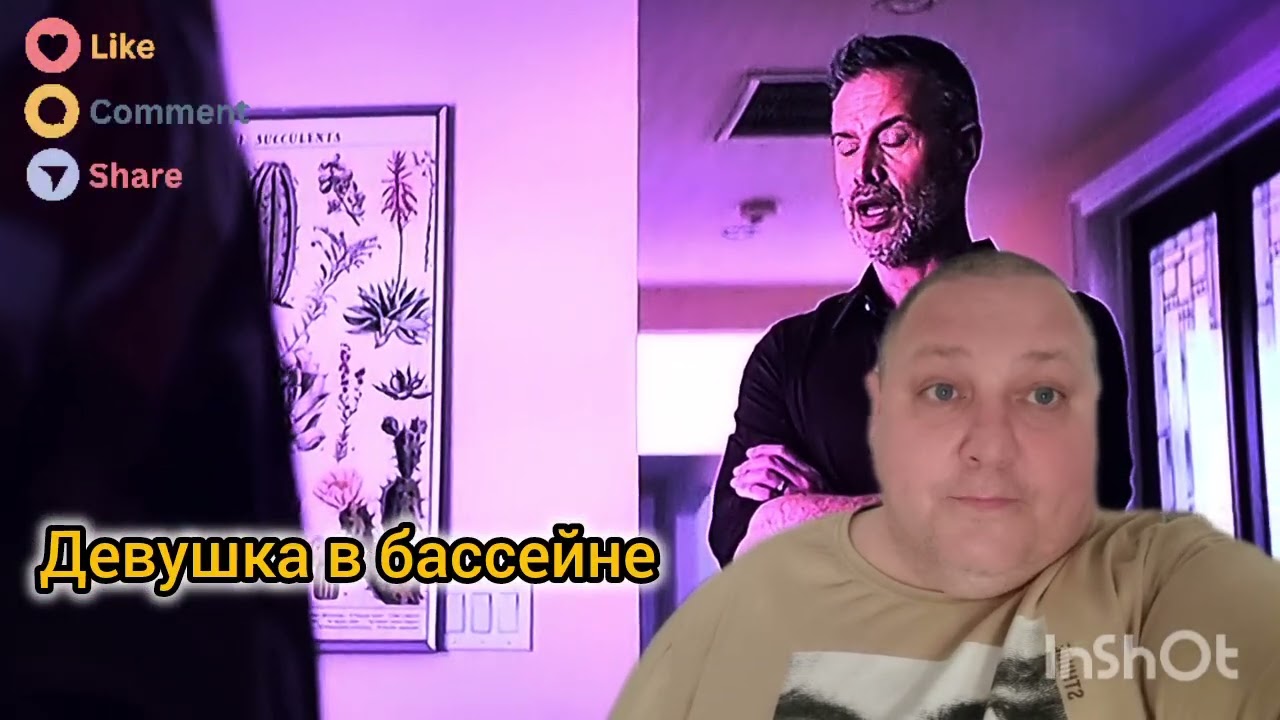ДЕВУШКА В БАССЕЙНЕ