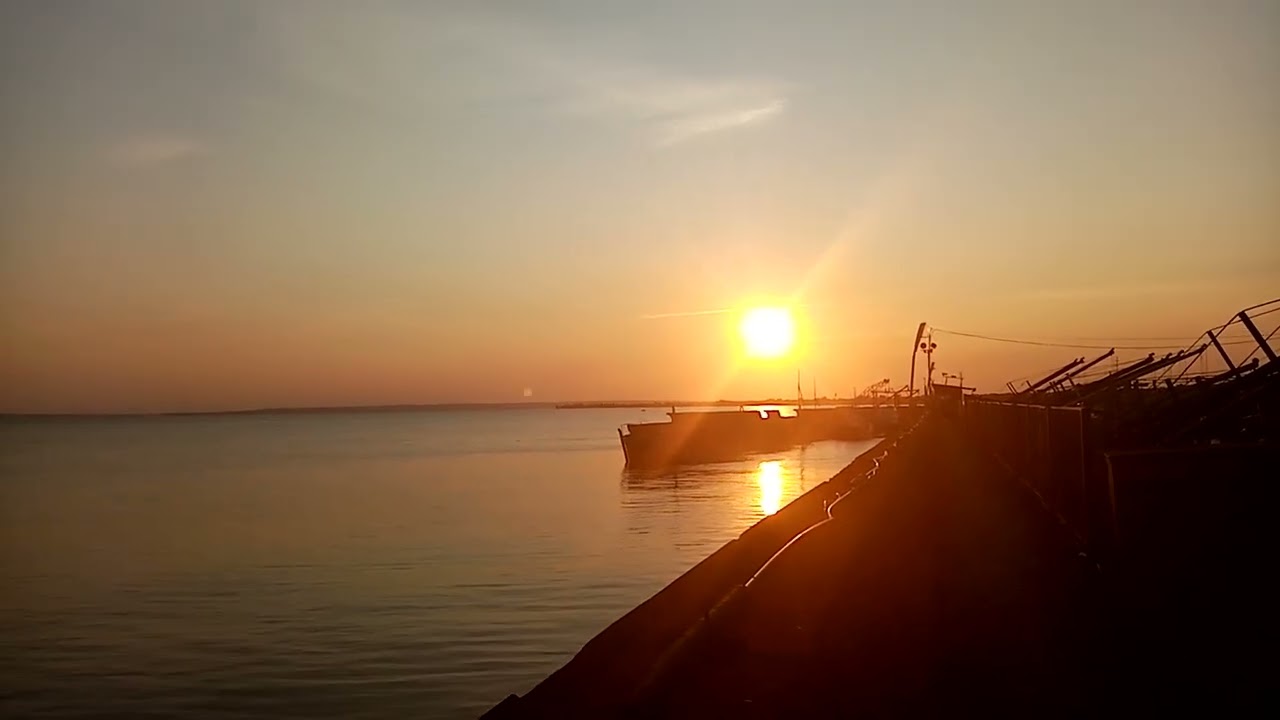 Закат на причале