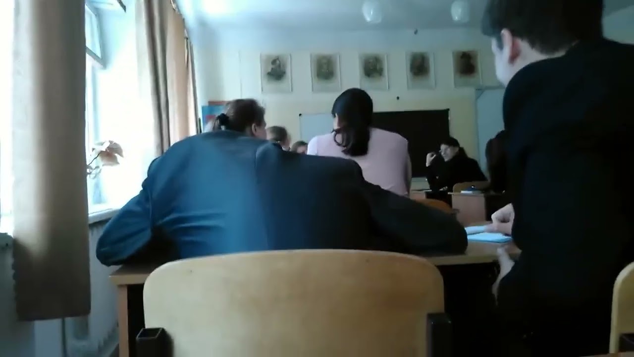 Одноклассник громко кричит на уроке! дикий ор!