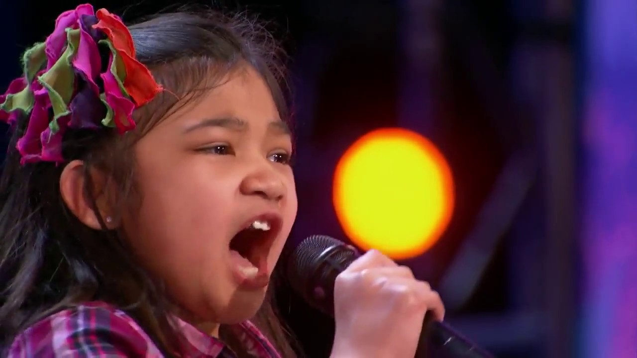 КОГДА НАЧАЛА ПЕТЬ ЭТА ДЕВОЧКА ТО ВСЕ В ЗАЛЕ БЫЛИ В ШОКЕ!!!Americas Got Talent 2017