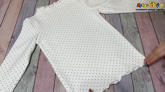 353755 Водолазка Lanson Kids с воротником-стойкой волнистыми краями в мелкий горошек белая
