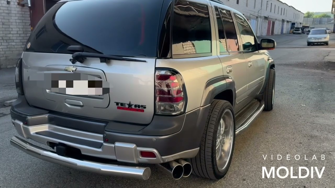 Мощный звук выхлопа Chevrolet Trailblazer 1 битбуль ищет жертву 5.3 V8 дает о себе знать