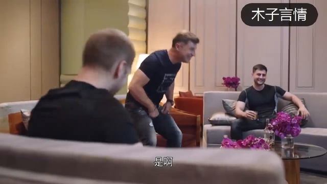 灰姑娘用冰塊潑壯漢一頭，壯漢抬手就要打灰姑娘，卻被霸道總裁一把按住！