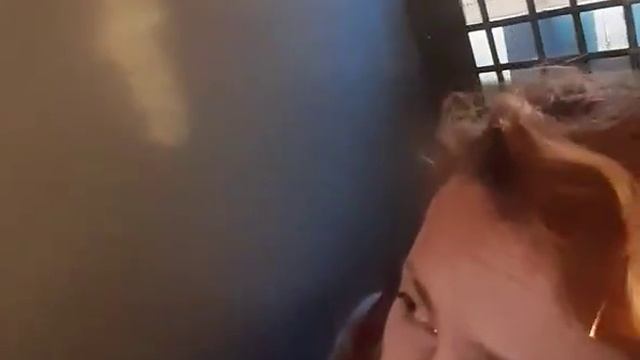 Гражданка США проводит инструктаж задержанным на митинге.mp4