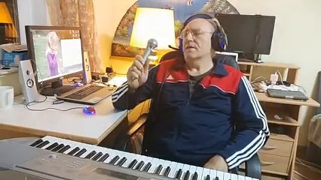 Немец рождённый в Казахстанепоёт на Казахском.