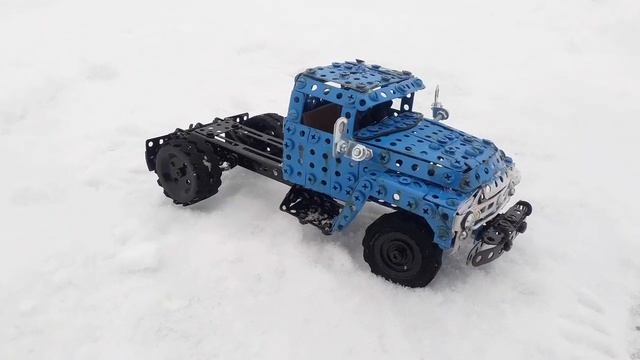 ЗИЛ-130 из металлического конструктора