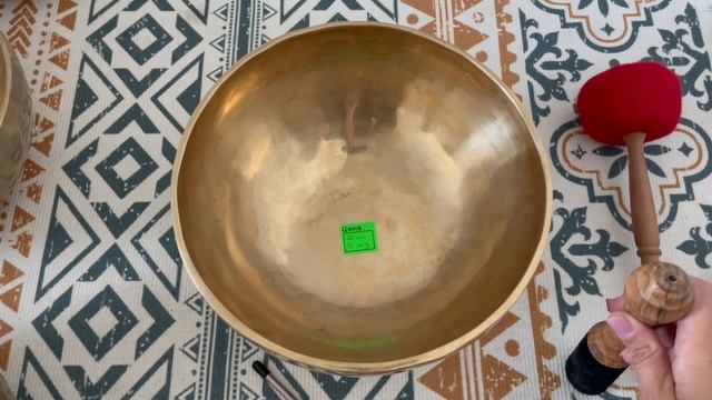 Массажная поющая тибетская чаша, 26 см, нота Ре, 145 Гц, кованая, 2 чакра