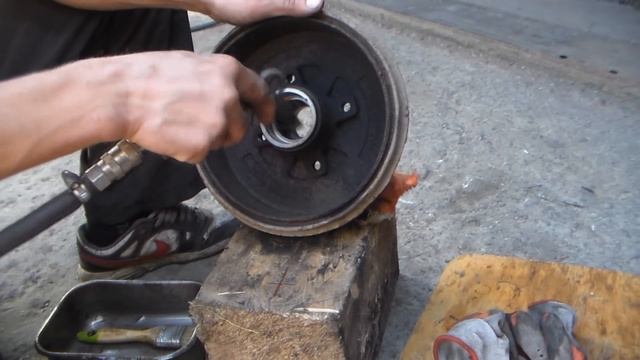 Оладьи с клубникой и йогуртовым сиропом