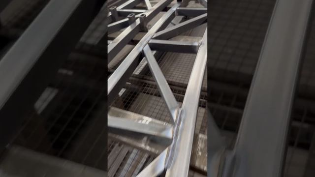 Подготавливаем очередной комплект навеса 11х7 с плечами разной высоты