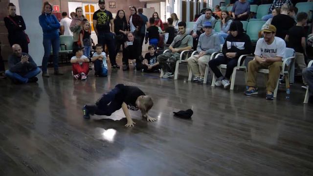 до 9 лет Bboy LilDimon Vs IvanGhost Vs Петеля - 