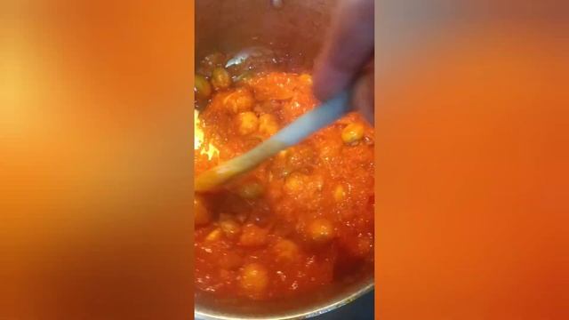 тушёный картофель с шампиньонами и копчëными рёбрышками