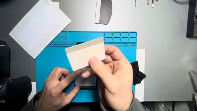 Как наклеить гидрогелевую пленку