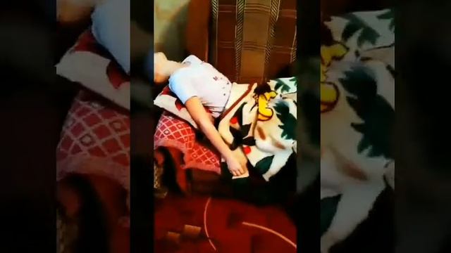 Как спать на нераздвежном кресле и диване🍓😗😁😗🤗