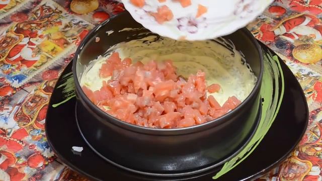 Салат  Ленивые суши с красной рыбой.