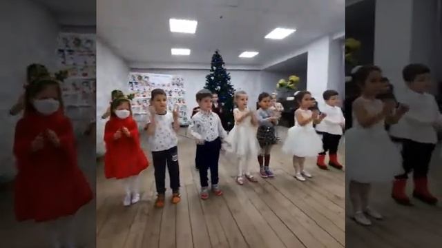 Танец У оленя дом большой рэр