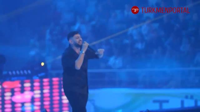 Турецкие звезды Бурак Булут и Куртулуш Куш дали концерт в Туркменистане