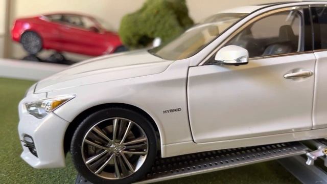 1/18 Diecast Infiniti Q50 Delivery