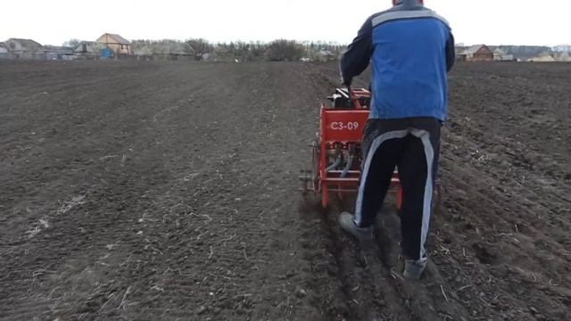 Посев сои самодельной сеялкой под мотоблок 2020