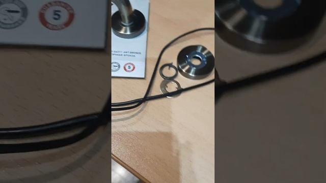 Ремонт дверей: снятие обшивки и замена ручек