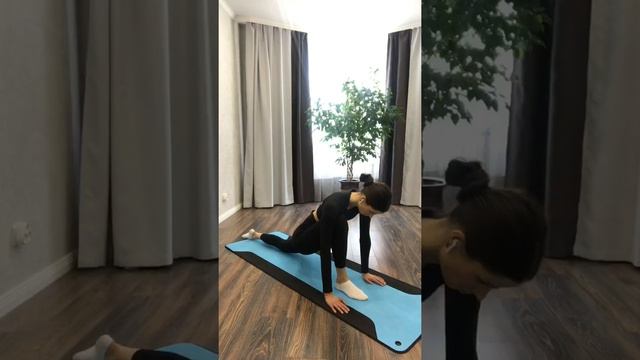 Стрейчинг. Тренер  Яна Моисеенко. 27 апреля 2020