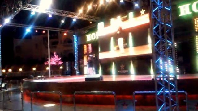 Хитът Despacito изпълнен на цигулка в Шарм ел Шейх, Египет