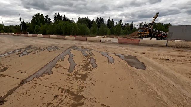 Строительство круга на нашей дороге в самом разгаре.Смотрим что уже сделали строители.