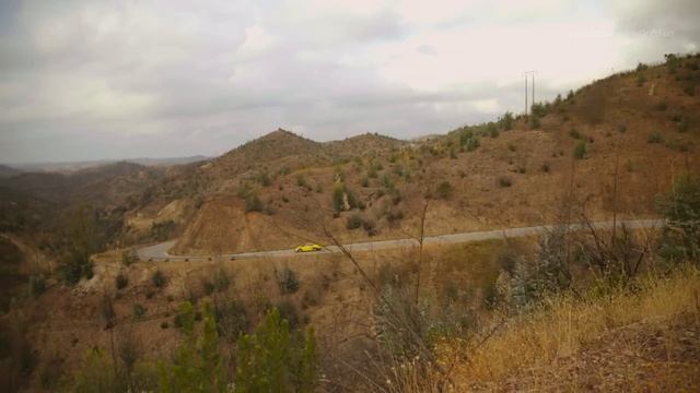 Yellow Porsche 911 GT2 RS - Exhaust Sound, 700 Hp, 750 Nm