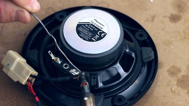 Toyota Landcruiser 200 Dash Speaker Install