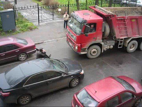 КАМАЗ против иномарки