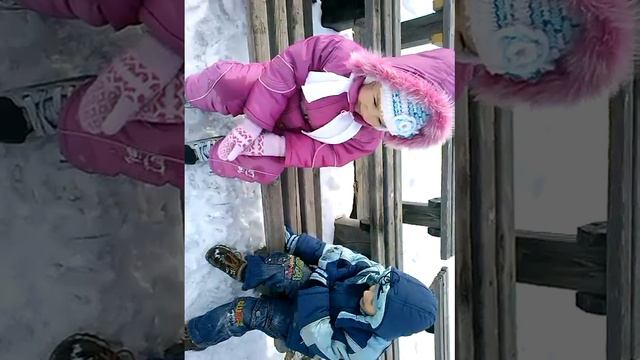 ТЕСЬ. Линулька лялька моя. Каток весело задорно. Чей туфля)))