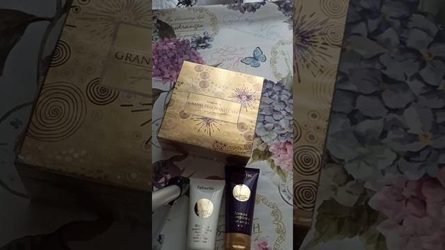 Использую набор для ухода за руками.