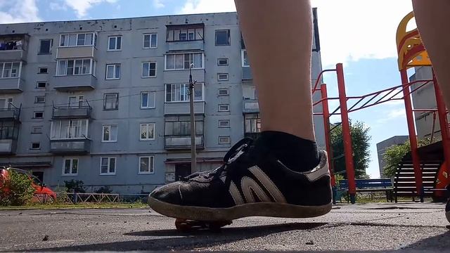 Я в этот день ещё в жёлтый покрасилась